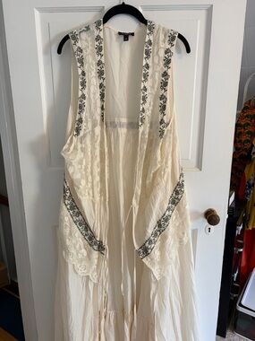 torrid Festival Wear Festi Max Lace Kimono Cream with Dark Green Embroidery